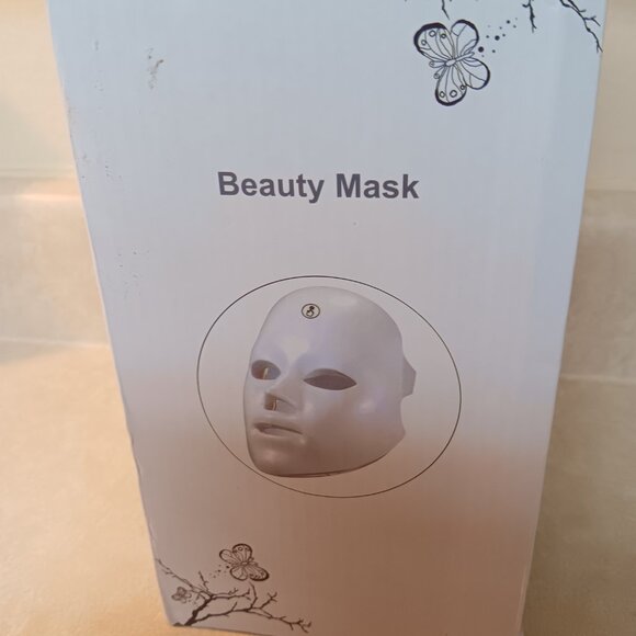 LED Beauty Face Mask Rejuvenating Skincare Preowned - Picture 2 of 10